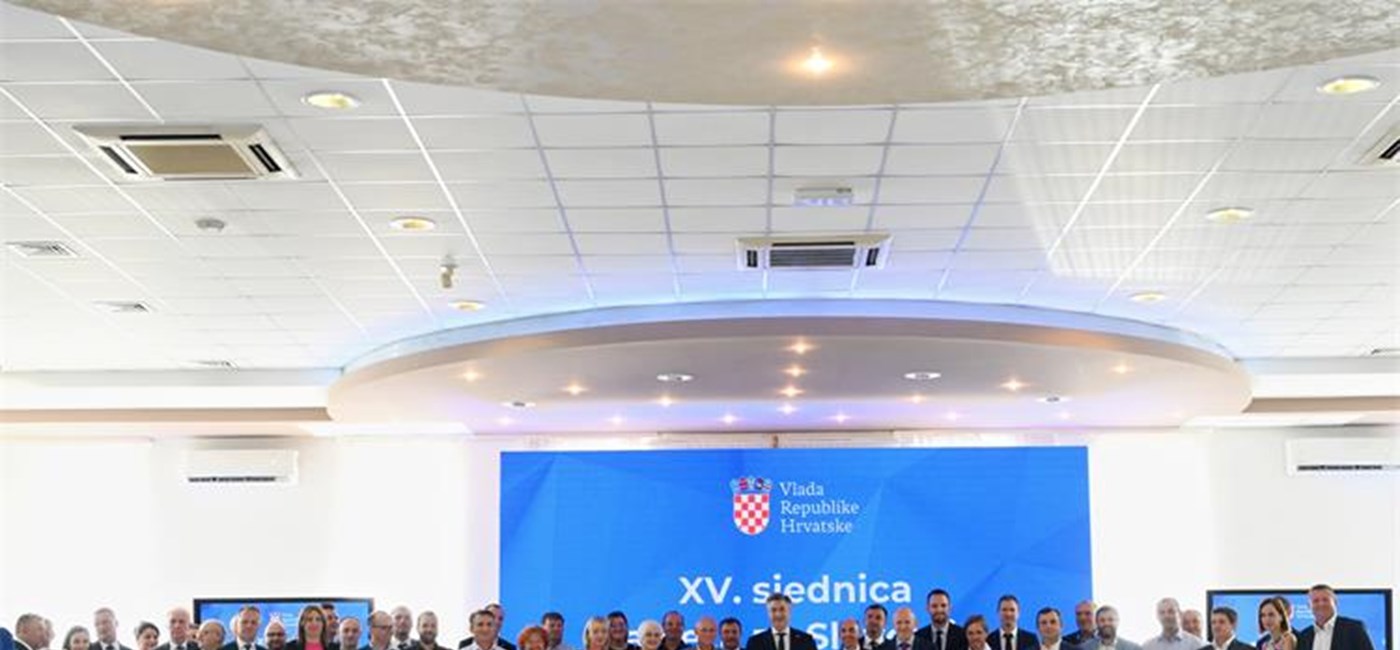 Plenković u Otoku: Tu smo da pomognemo i svinjogojcima i stradalima od nevremena